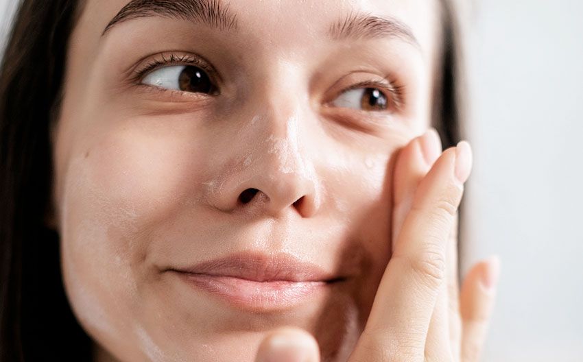 Cosmética sostenible para cuidar la piel y el pelo en verano
